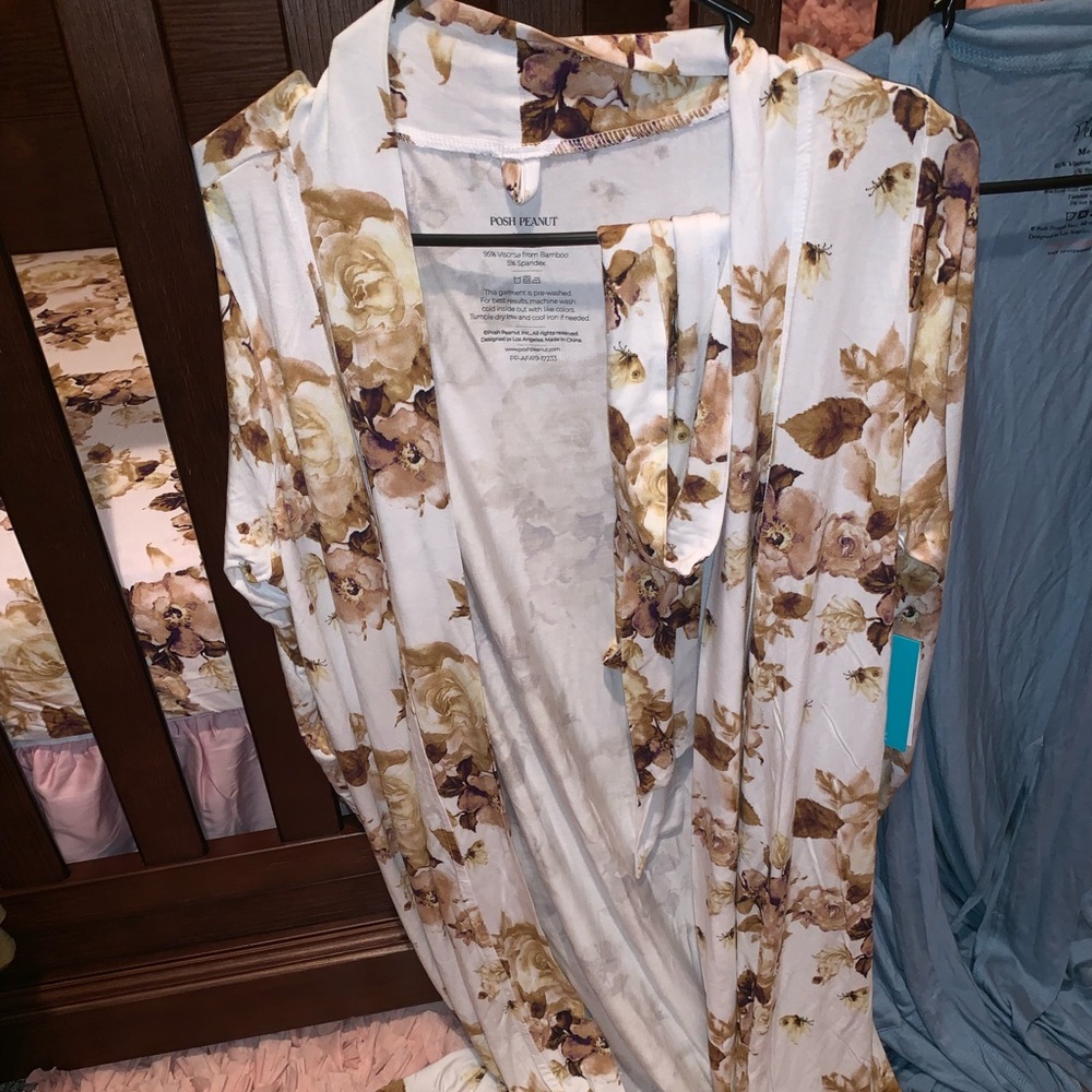 Posh peanut robe NWT size L